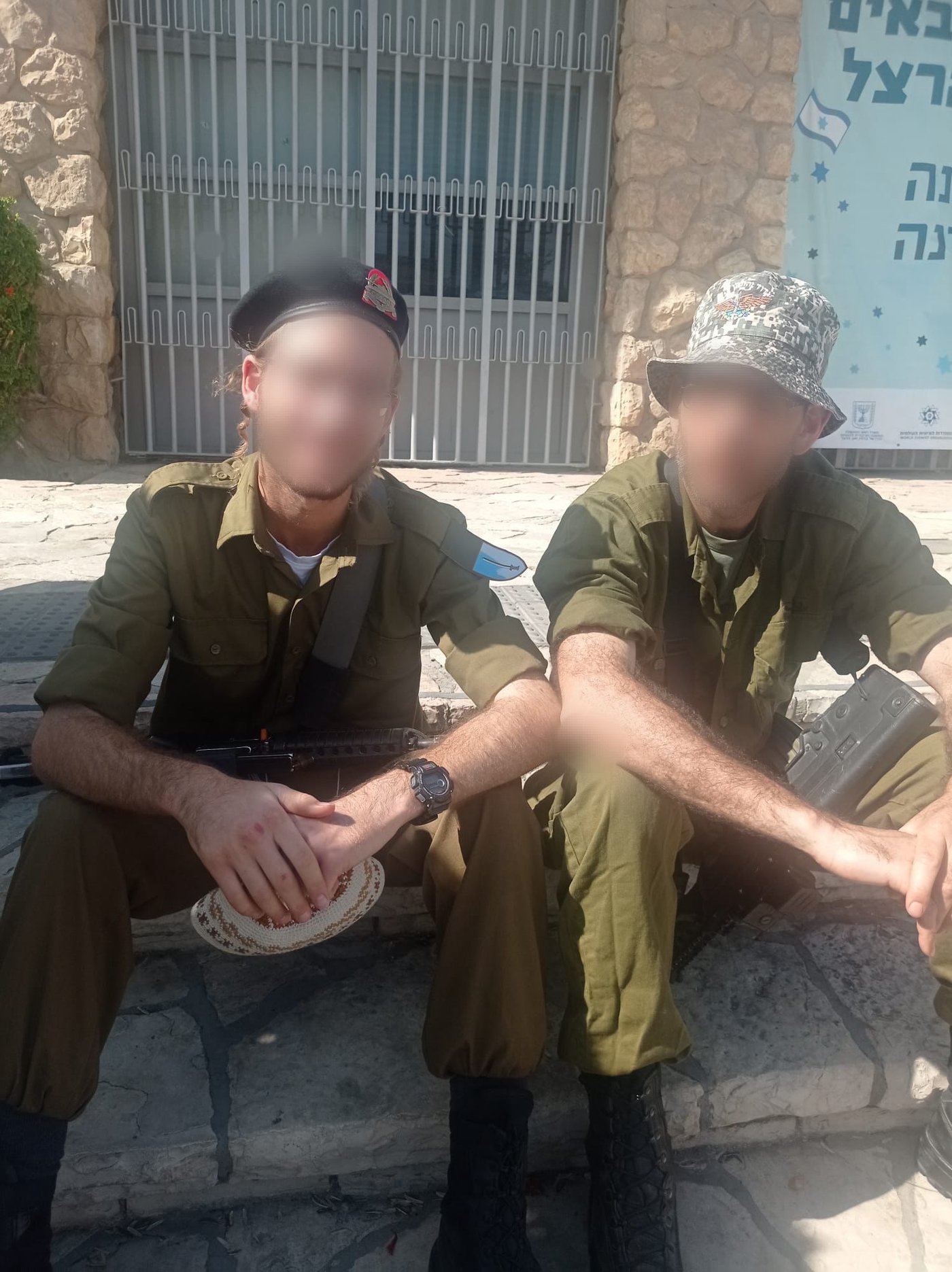 האב במילואים, הבן בסדיר (דו"צ)