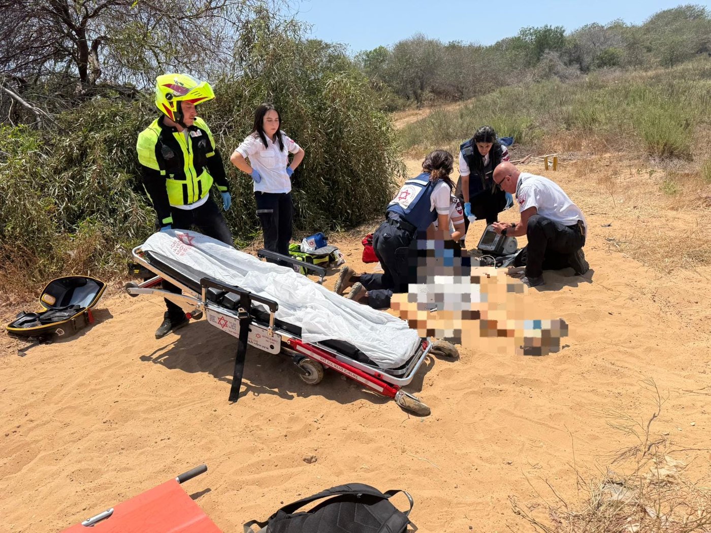 נערים שיחקו באקדח ונפלט כדור; בן 13 במצב אנוש
