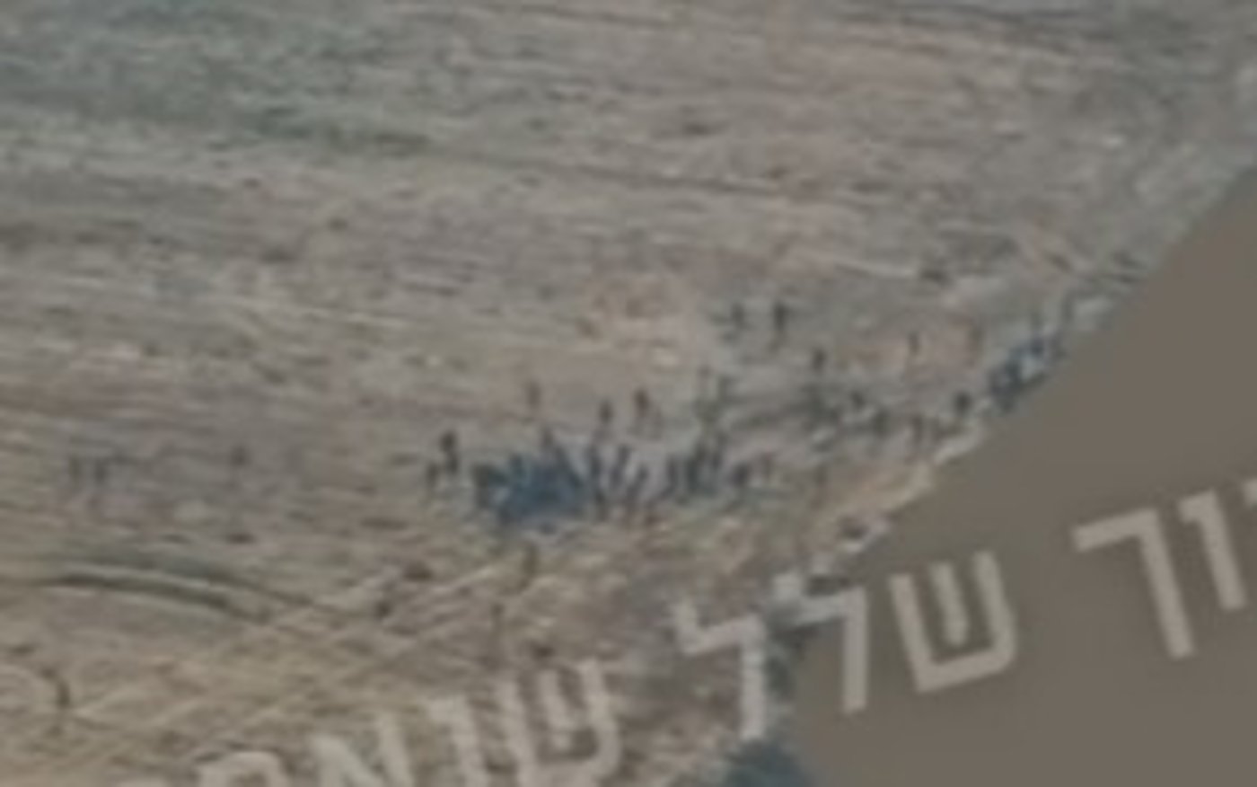 תמונת רחפן של ההמון שביצע את הלינץ' במתן, וגרר אותו לעזה