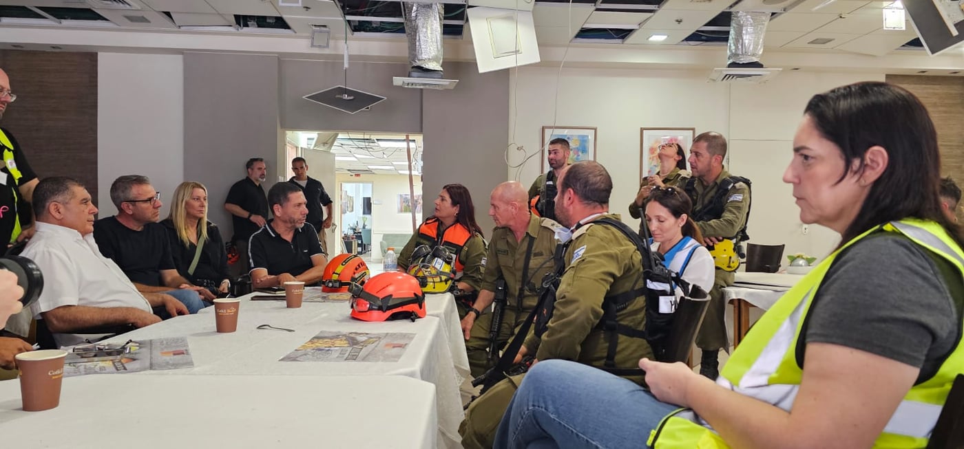 פגיעת הטיל בתל אביב: 155 דיירי דיור מוגן פונו