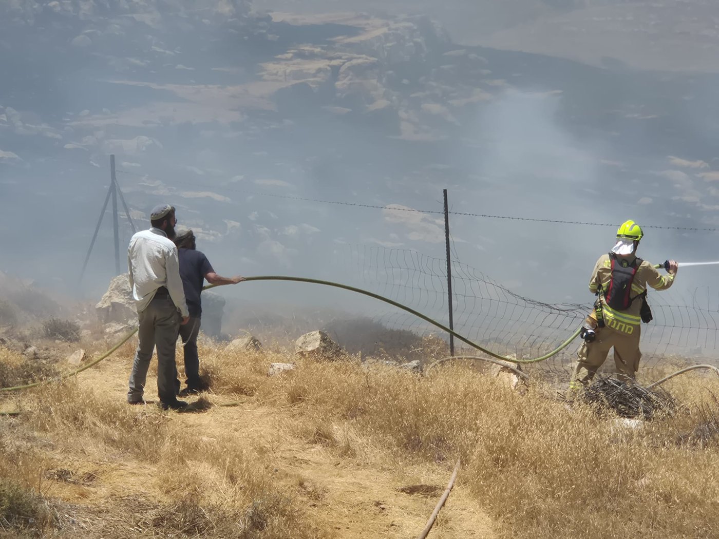 השריפה במיצד: עשרות תלמידים תקועים בדרכם הביתה