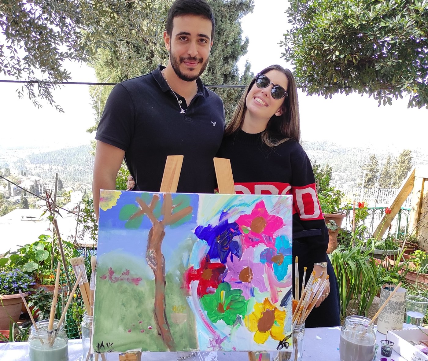 ציור זוגי אצל חיה וייט בעין כרם. (צילום חיה וייט)