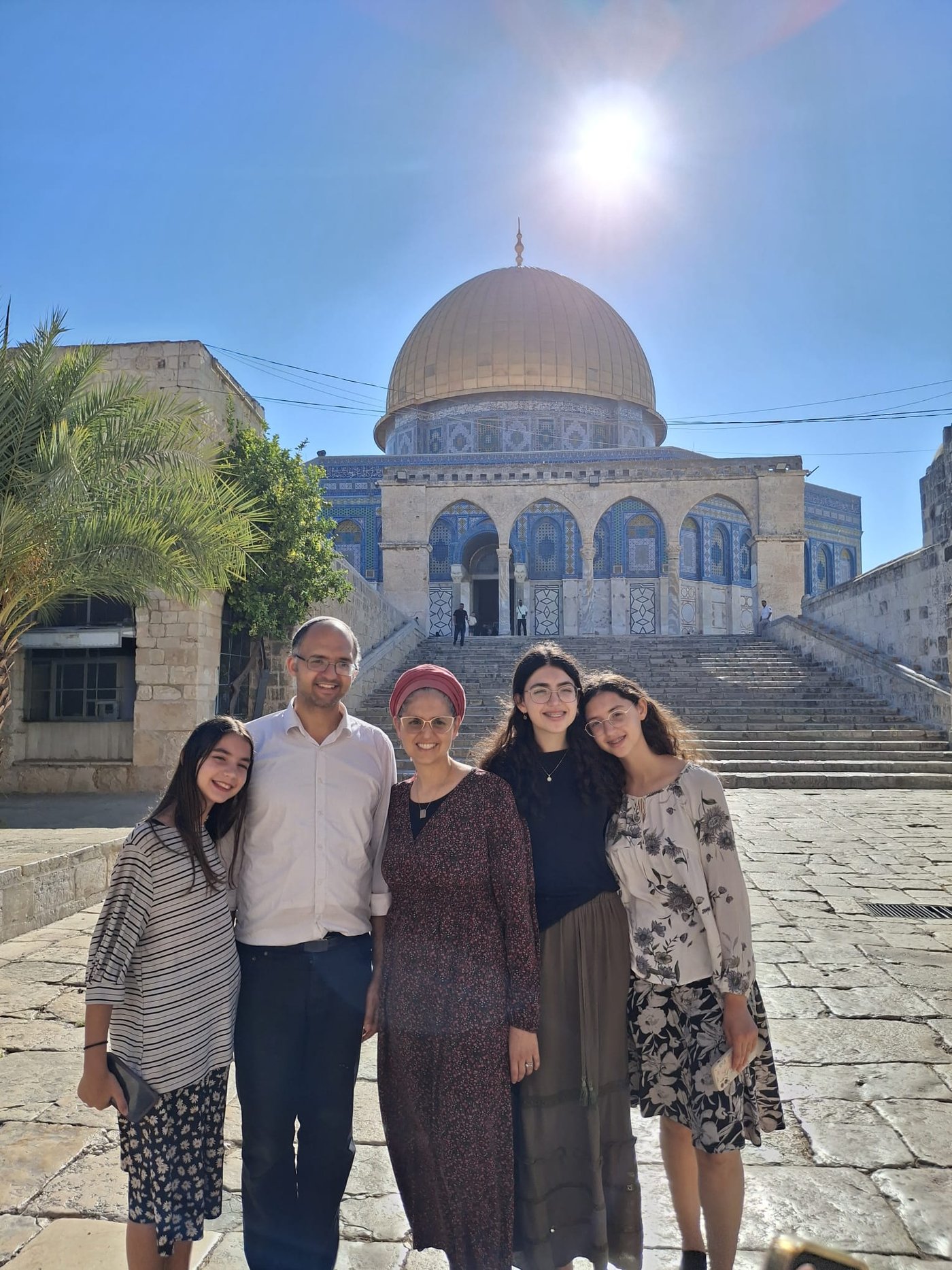 חננאל גז ובני משפחתו בהר הבית