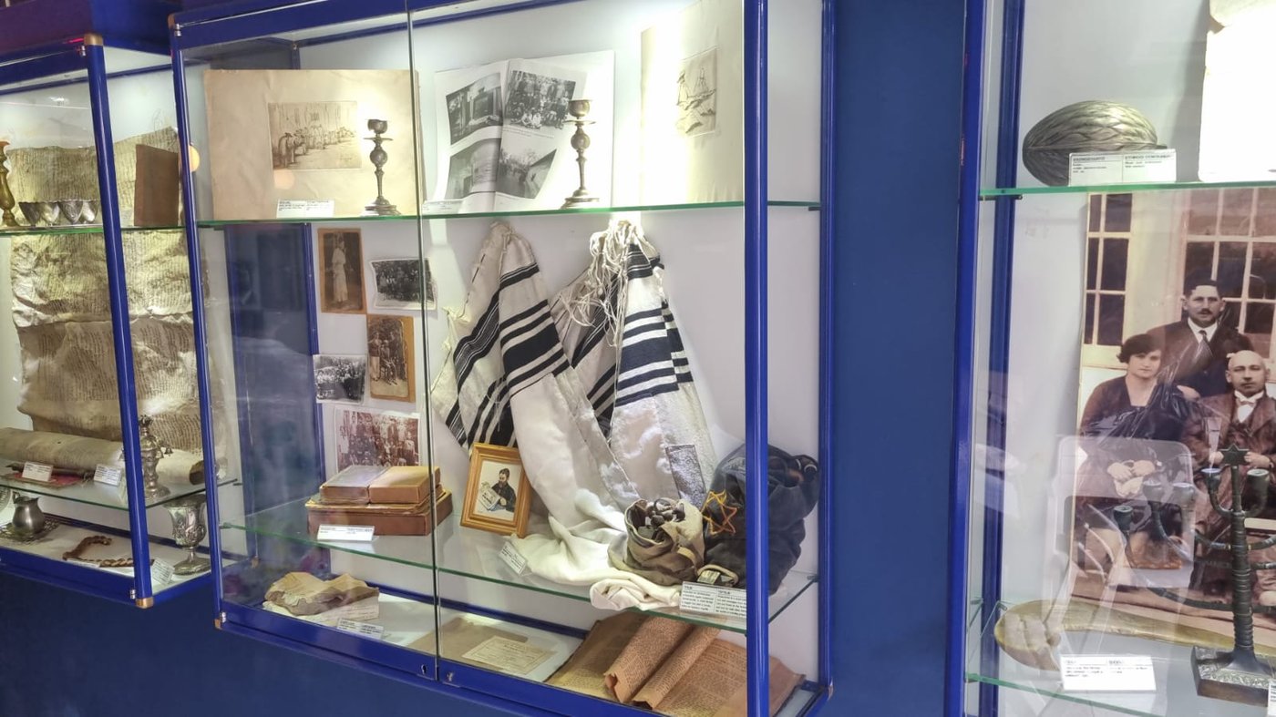 בעיירת האומנים סטנדטרה: זיכרון, מרציפן ובית כנסת קטן