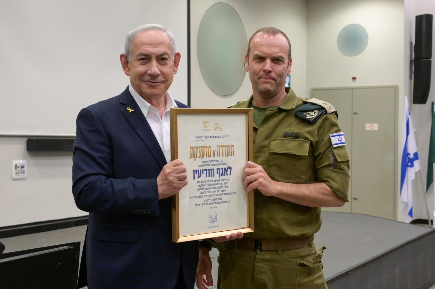 נתניהו באגף המודיעין |