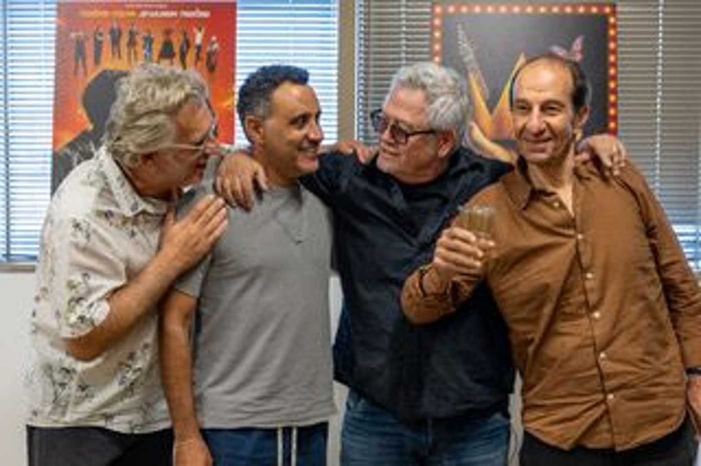 ששון גבאי, שלמה ארצי, יניב ביטון, וליאור אשכנזי, המספרים במחזמר "שאול" (צילום יחצ)