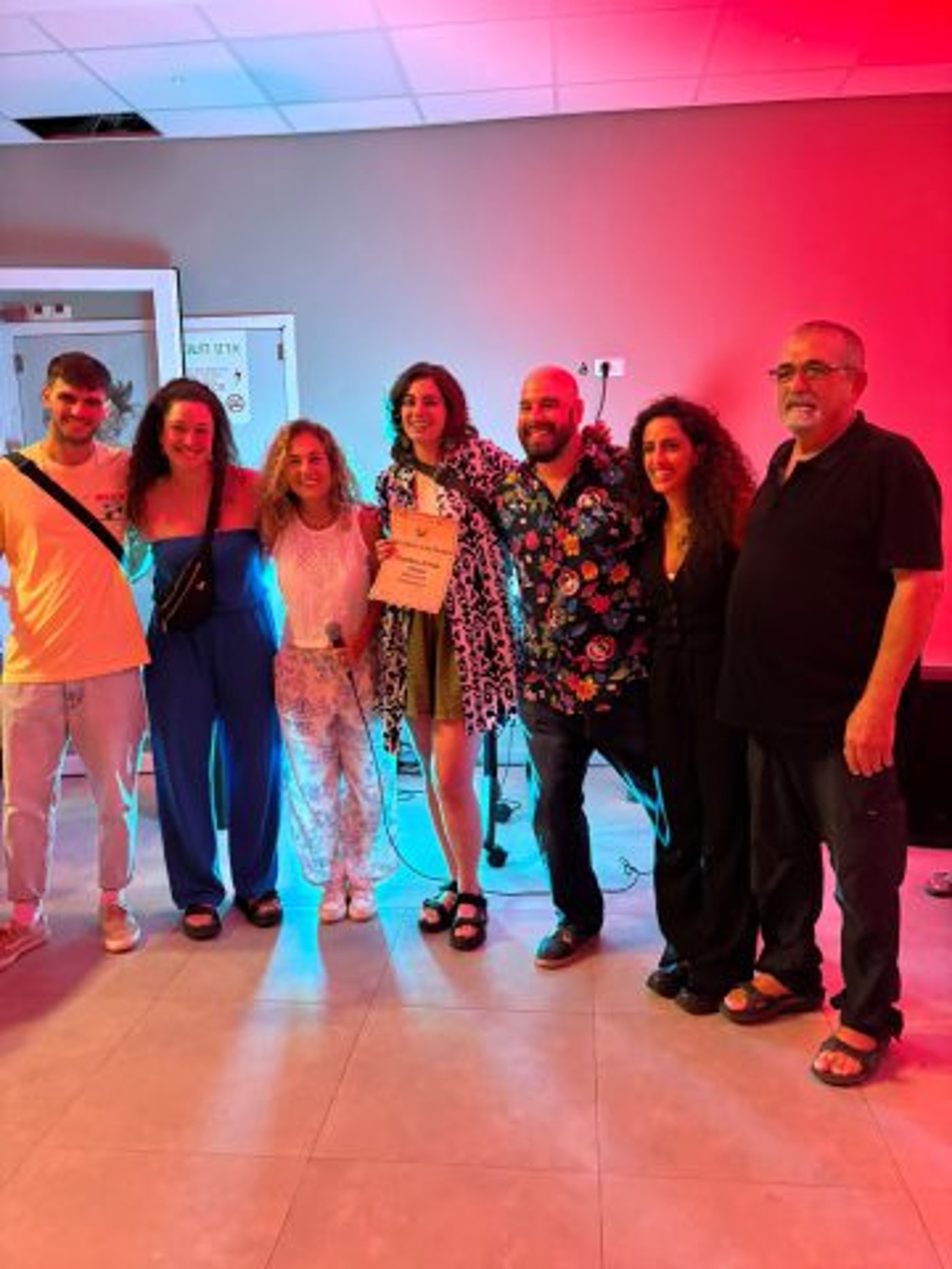 קאסט הצגת רק בשמחות יחד עם עירית פרנק.