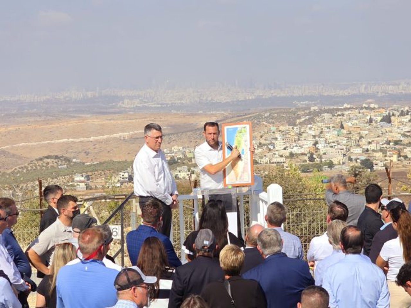 דגן וסער עם המחוקקים בשומרון.