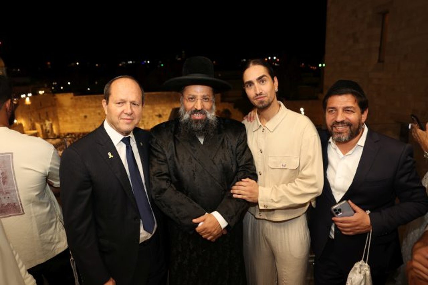 הסלבס בסליחות: נטלי דדון, אור עמרמי והרב שריקי נפגשים בכותל