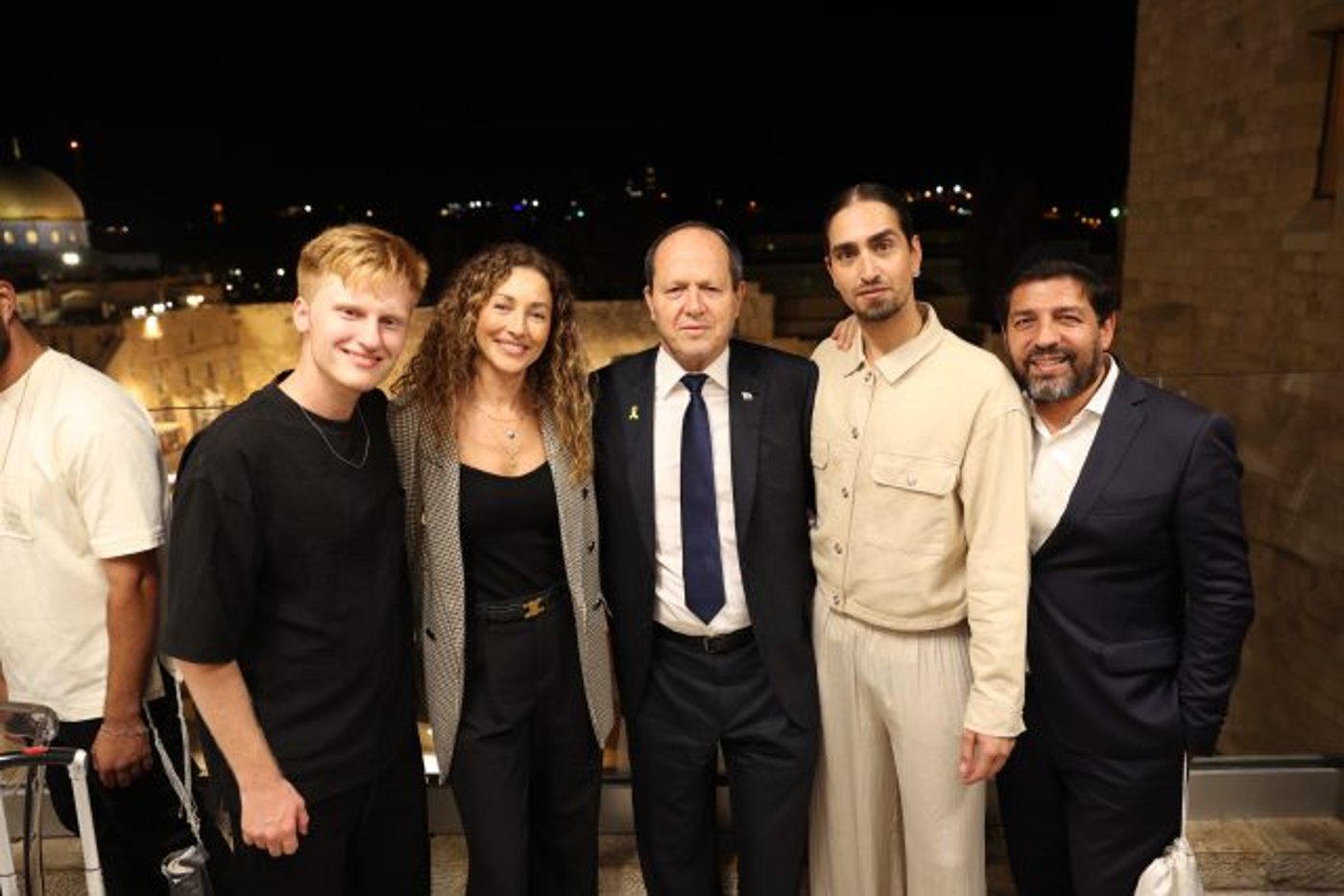 הסלבס בסליחות: נטלי דדון, אור עמרמי והרב שריקי נפגשים בכותל