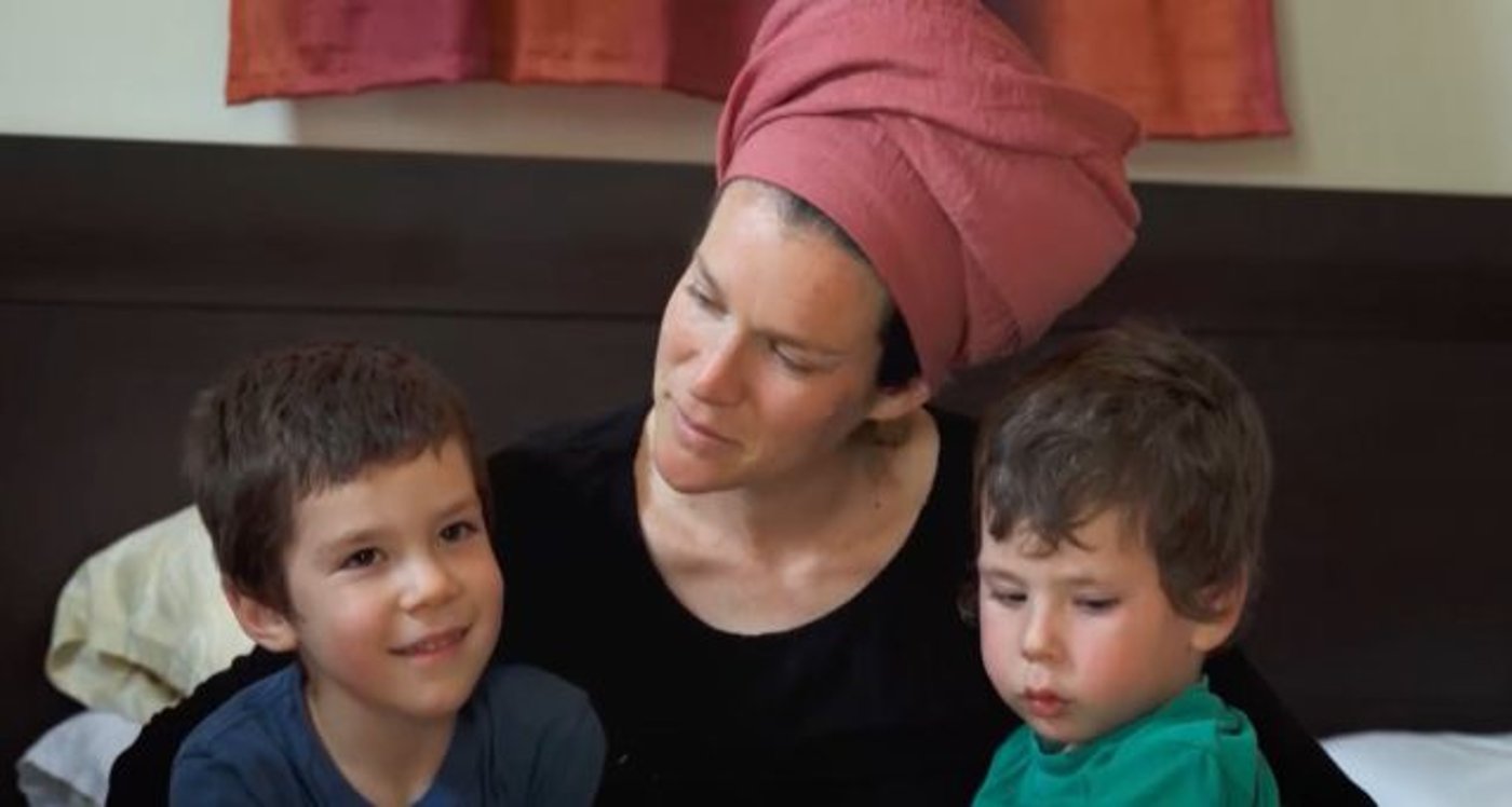 צוף עם הילדים. מתוך הסרט "מצפה לו". (באדיבות HOT8)