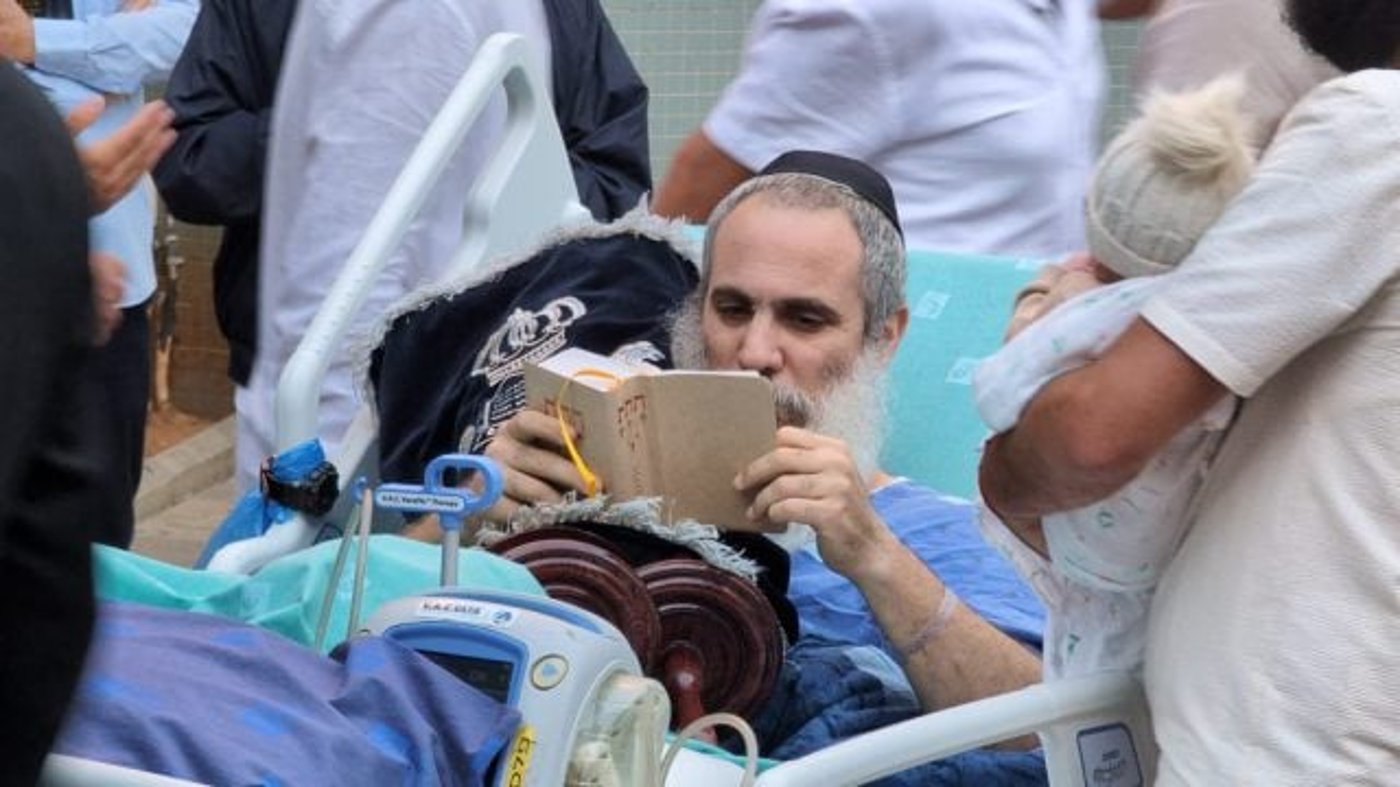 מרגש: הפצוע קטוע הרגליים חגג שמחת תורה. צפו
