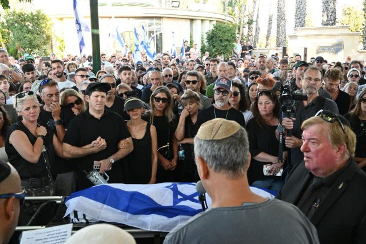 האבא ספד לגיא אילוז בדמעות: "חזרת לחיק משפחתך"