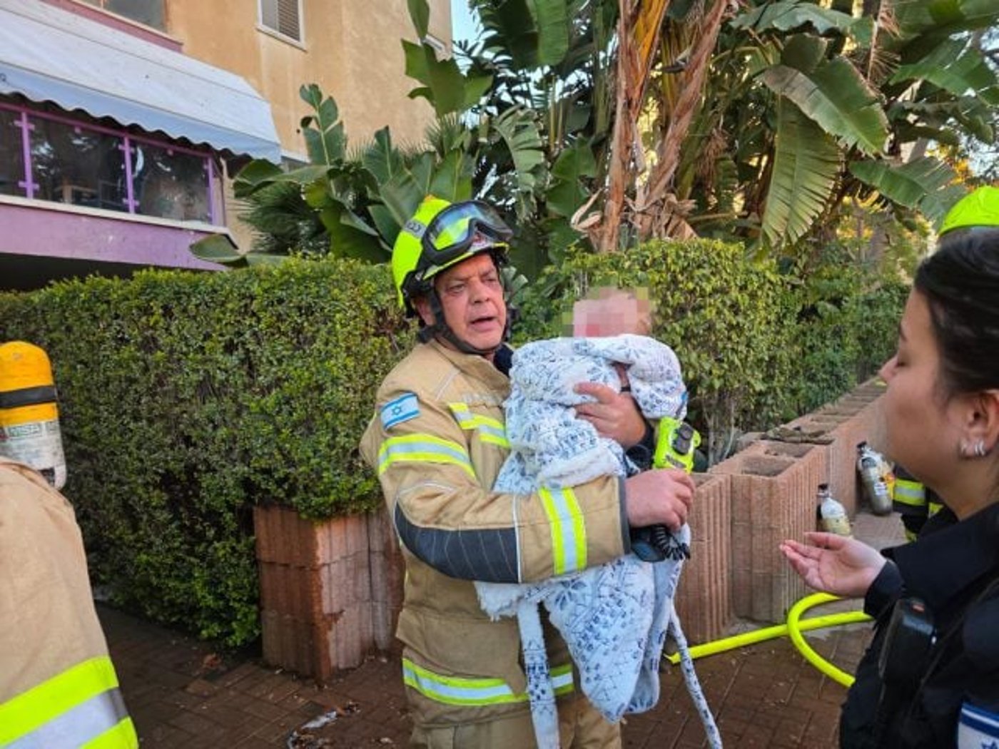 התינוקת שחולצה מהבניין הבוער