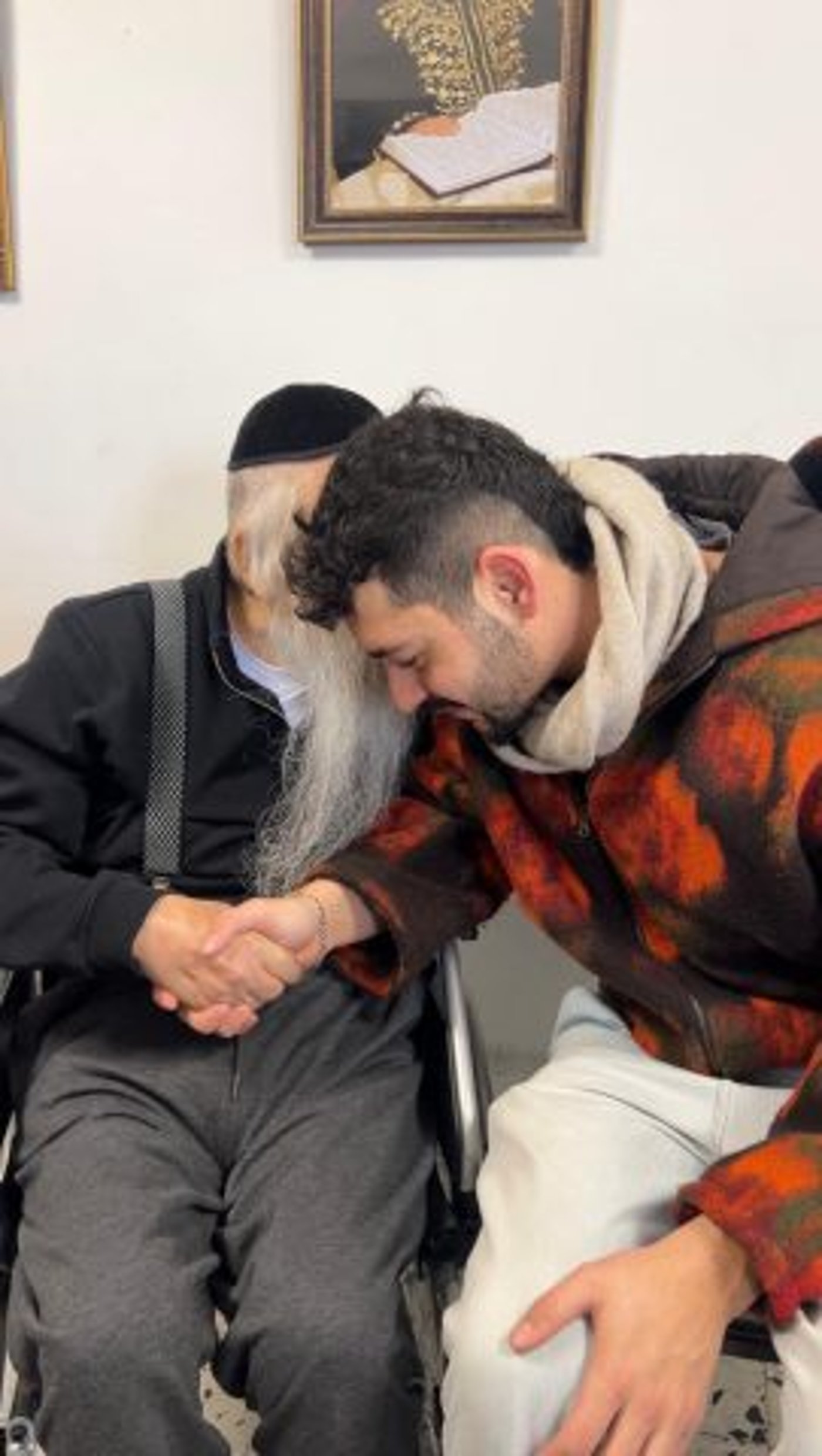 נועם בתן עם הרב יפת טיירי (באדיבות: איציק אוחנה 'כיכר השבת' ו'הרבנית של האינסטגרם')