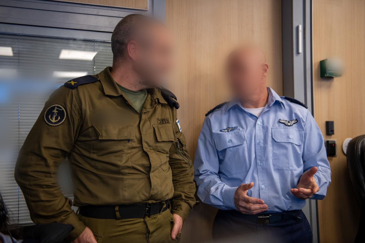 מפקדי חיל האוויר והים במהלך התקיפה