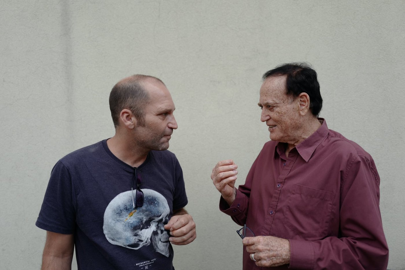 איתי לב ושמוליק קלדרון במהלך צילומי "לאון נעדר"