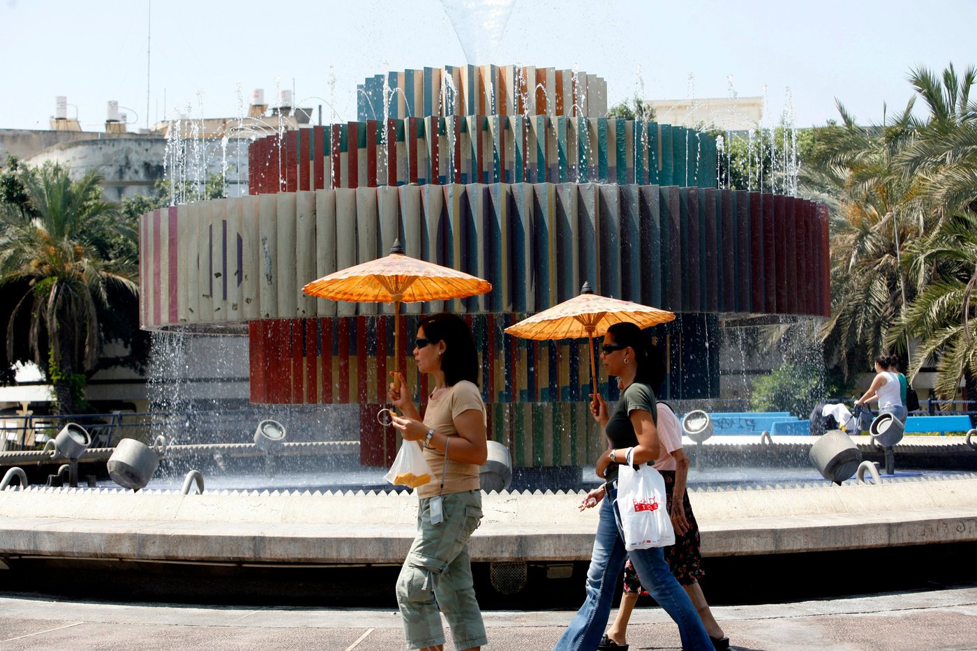 מזרקת 'אש ומים' בתל אביב