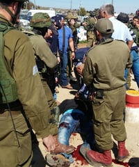 פיגוע דקירה בצומת הגוש; פצוע אנוש מירי כוחותינו