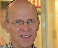חגי סגל מזהיר: "תרדו מהעץ, חברים"