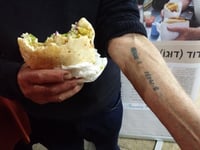 'למה 2 מספרים? היה מבצע 1+1', אומר דוגו בהומור