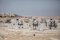 בנייה במעלה אדומים