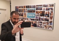 עוד פרובוקציה של רון קובי: עץ אשוח ומסיבת סילבסטר