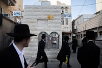 מה השלב הבא? לבטל את עזרת הנשים בבתי הכנסת?