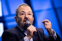 "חייב להיגמל" | אהוד ברק תקף; בנט לא נשאר חייב