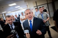לאחר התלונות: מלצר שחרר את הבוט של נתניהו