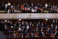 הקפאת שכר הח"כים הפכה מצורך לקרב קרדיטים