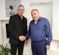 פגישתם של גנץ וליברמן