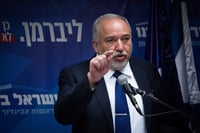 ליברמן מתקפה חריפה: "אולי אתה סוכן של פאקר?"