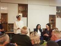 שרה ב"ק: "יש זליגה של קולות לכחול לבן וליברמן"
