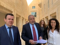 ליברמן הגיש עתירה לבג"צ נגד הרב הראשי לישראל