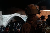 מתפללים נכנסו לקבר יוסף ללא תיאום ונורו: 2 פצועים