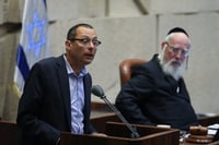 האוזר תוקף: עסקת שחרור המחבלים – שערורייתית