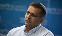 אופיר סופר מספר בדמעות על היותו פגוע הלם קרב