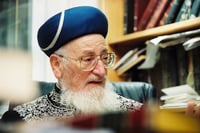 הרב אליהו לרבי מלובביץ': לבנות בי"כ מחוץ להר הבית