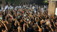 אלפים בהפגנה מול בלפור