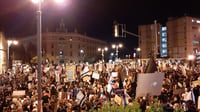 עשרות אלפי מפגינים בי-ם, עצורים ברחבי הארץ