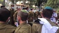 צפו: תלמידי ישיבות ההסדר מתגייסים בשירה וריקודים