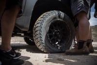 תושב ניר דוד חתך צמיגים למטיילים ששחו בנחל האסי