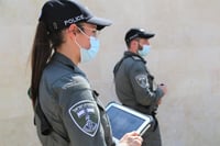 צפו: המשטרה תופסת על חם בר שהפר את הסגר