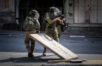 עינב: מחבלים השליכו בקבוקי תבערה על חיילים