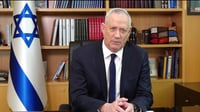 גנץ דורש לכנס את הקבינט לדון בעברת החיסונים לחו"ל