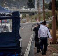 אין תחב"צ לירושלים? מאות צועדים ברגל לכיוון העיר
