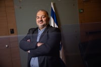 סקר מנדטים: שוויון בין הגושים; רע"מ לשון מאזניים
