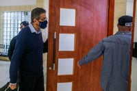 אילן ישועה נכנס לבית המשפט (אורן בן חקון)
