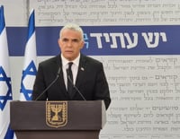 לפיד מגיב לבנט: "מבין את המצוקה, אך הוא טועה"